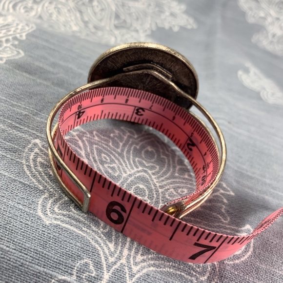 Turquoise color bracelet with crystal center stone - Picture 5 of 8
